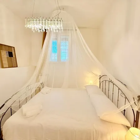 Апартаменти Alta - Porta Dipinta 16 *